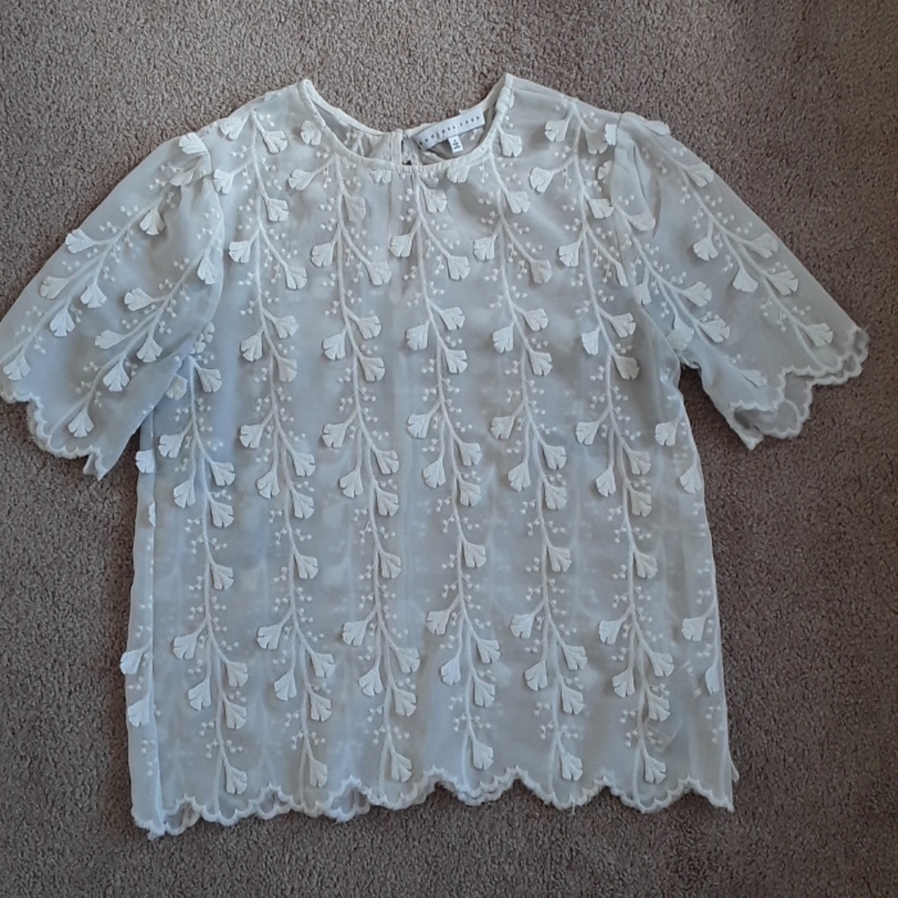Beautiful white top size small - Picture 3 of 6